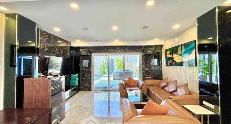Casa en alquiler de 5 habitaciones en Bang Lamung, Chonburi