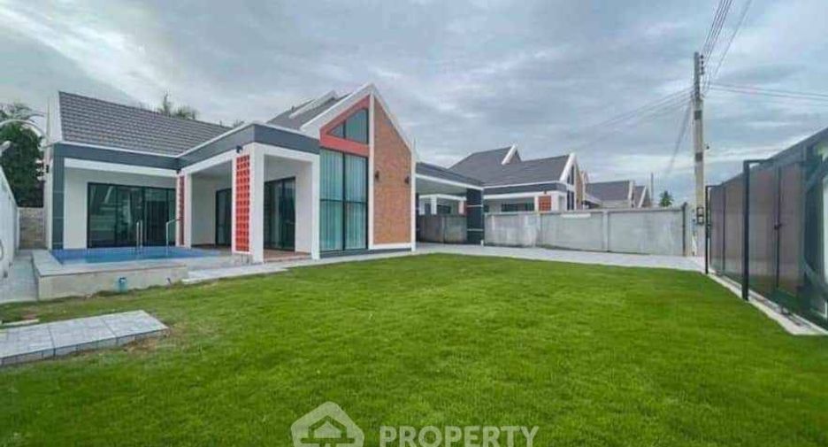 For rent 3 bedrooms villa in East Pattaya, Pattaya