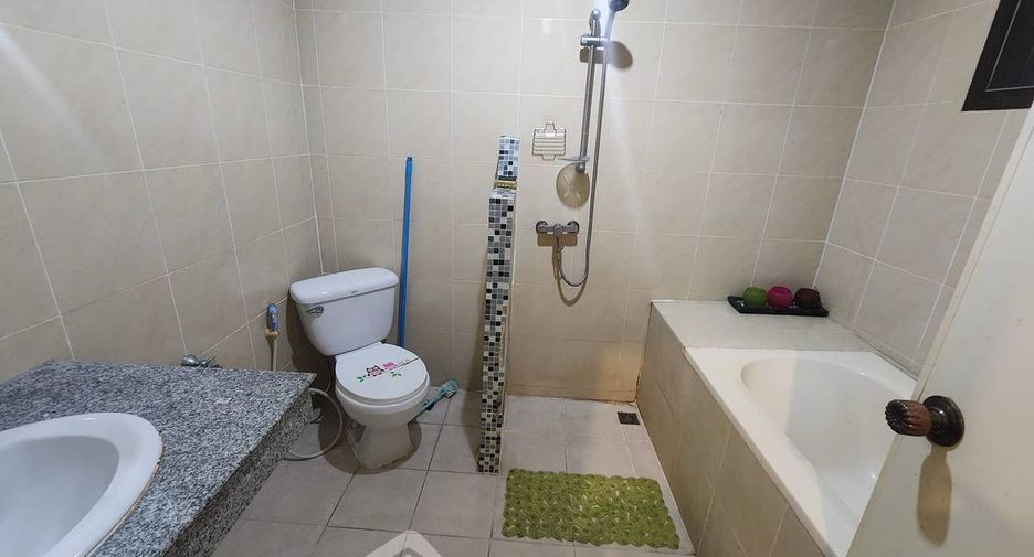 Haus zur Miete mit 3 Zimmer in Bang Lamung, Chonburi