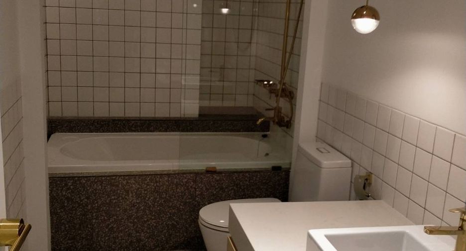For rent 1 bed condo in Khlong Toei, Bangkok