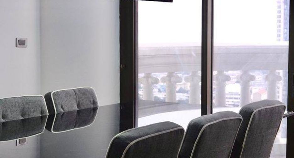 For rent 3 bedrooms condo in Bang Rak, Bangkok
