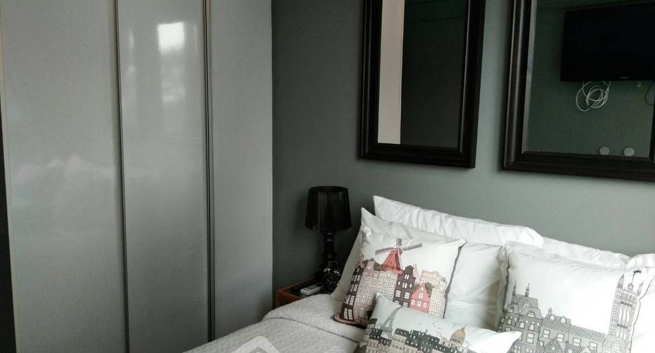 Аренда 2 спальни кондо в Пхра Кханонг, Бангкок