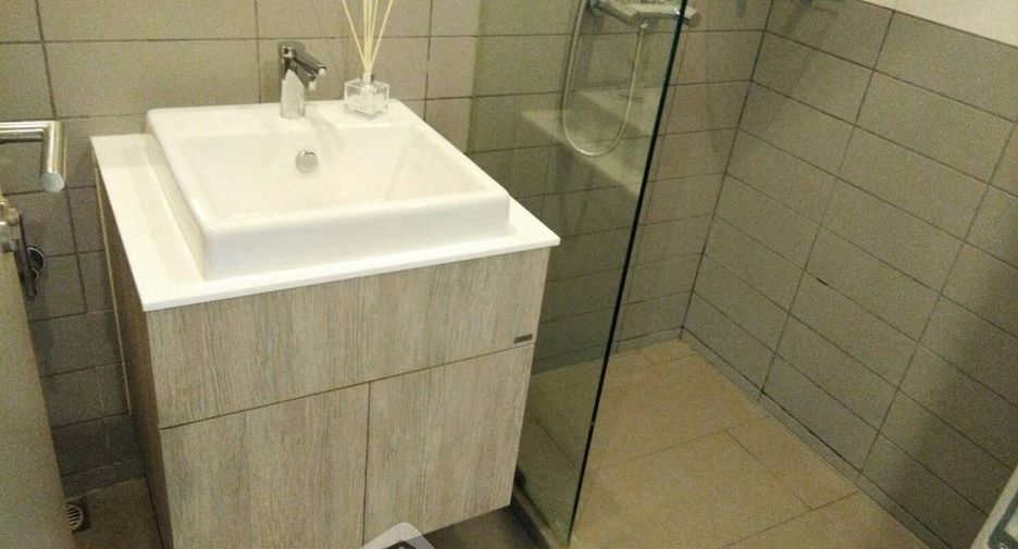 Аренда 2 спальни кондо в Пхра Кханонг, Бангкок