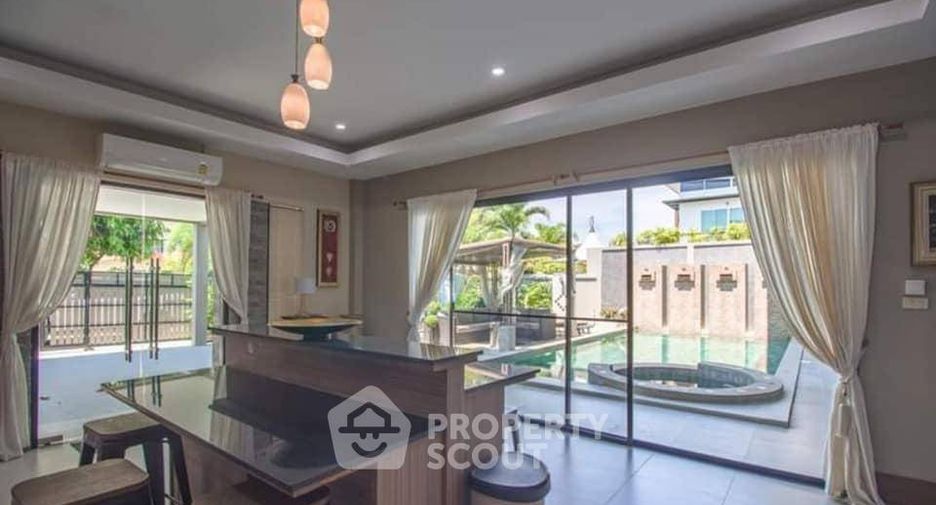 For rent 5 bedrooms house in East Pattaya, Pattaya