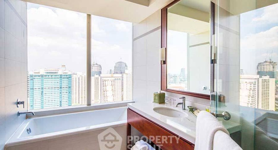 For rent 2 bedrooms apartment in Khlong Toei, Bangkok