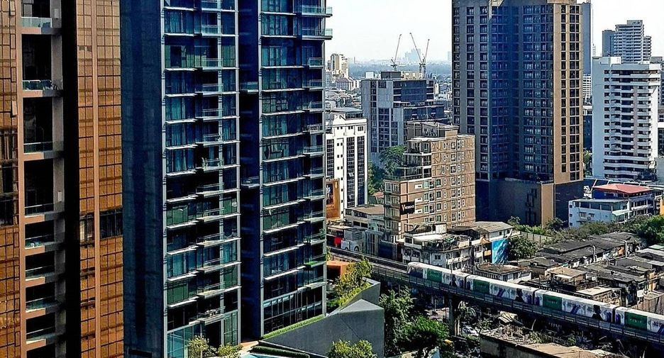 For rent 2 bedrooms condo in Khlong Toei, Bangkok