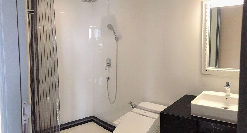 For rent 2 bedrooms apartment in Watthana, Bangkok