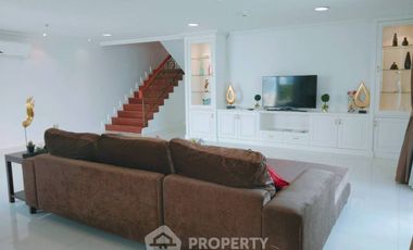 Condo en alquiler de 4 habitaciones en Watthana, Bangkok