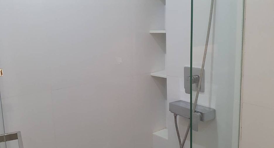For rent 2 bedrooms apartment in Watthana, Bangkok