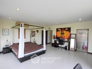 For rent 4 bedrooms condo in Na Jomtien, Pattaya