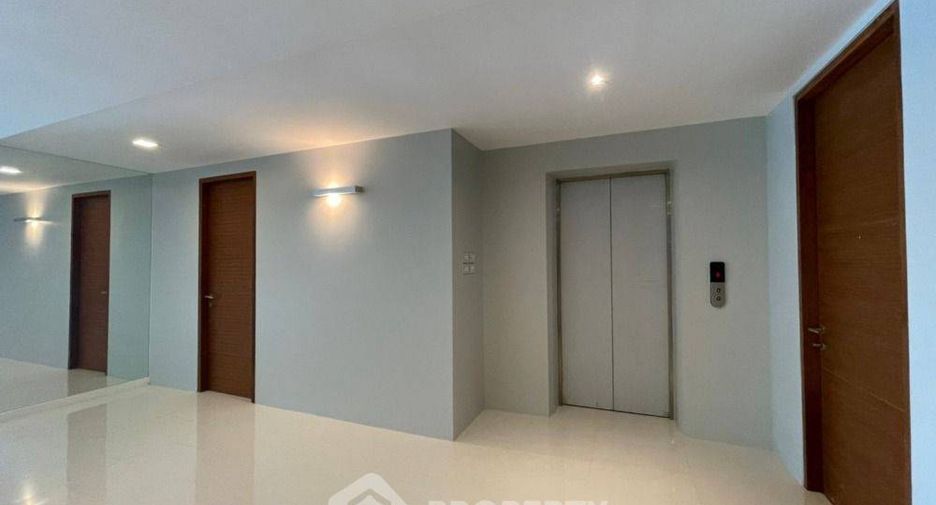 For rent 2 bedrooms condo in North Pattaya, Pattaya