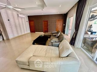 À louer 3 chambres villa à Bang Lamung, Chonburi