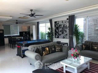 Villa en alquiler de 3 habitaciones en Bang Lamung, Chonburi
