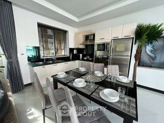 Villa en alquiler de 3 habitaciones en Bang Lamung, Chonburi