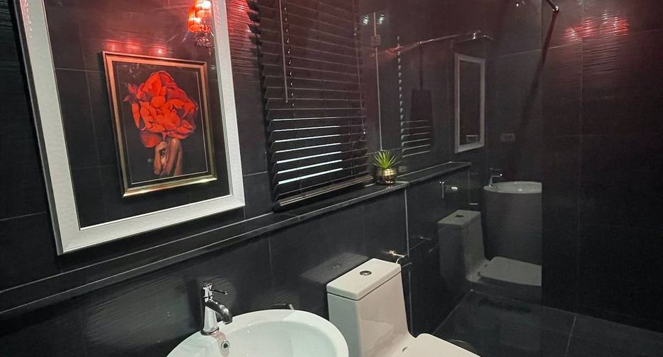 For rent 8 bedrooms villa in Jomtien, Pattaya