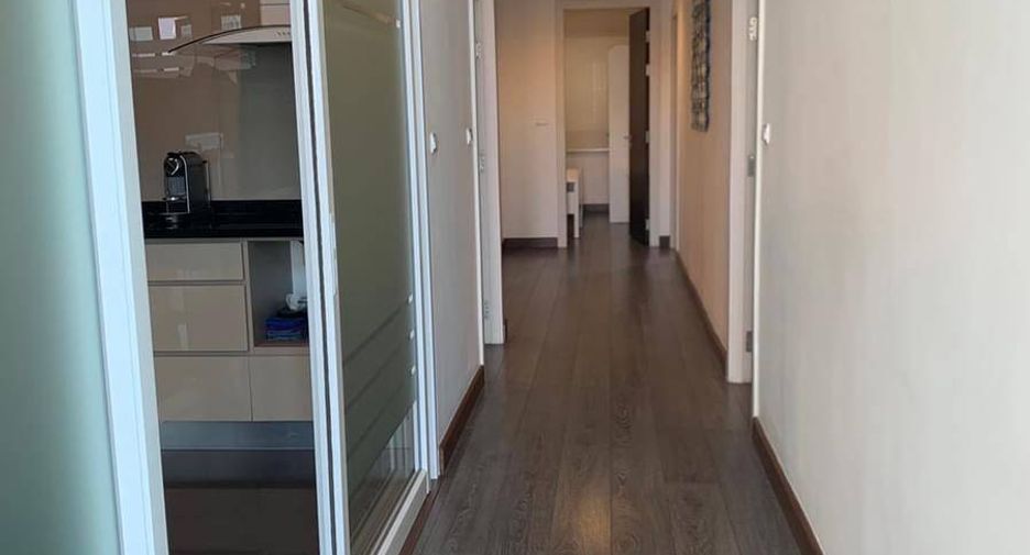 For rent 3 bedrooms condo in Khlong Toei, Bangkok