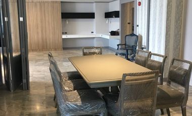 For rent 3 bedrooms condo in Khlong Toei, Bangkok