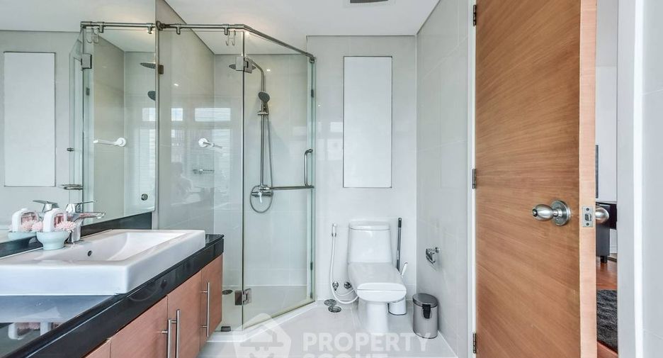 For rent 2 bedrooms condo in Khlong Toei, Bangkok