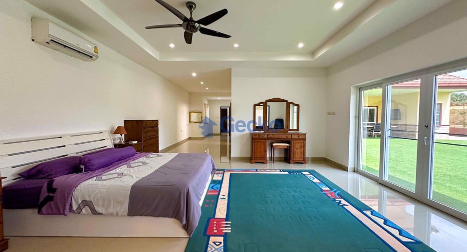 For rent and for sale 4 bedrooms house in Bang Lamung, Chonburi