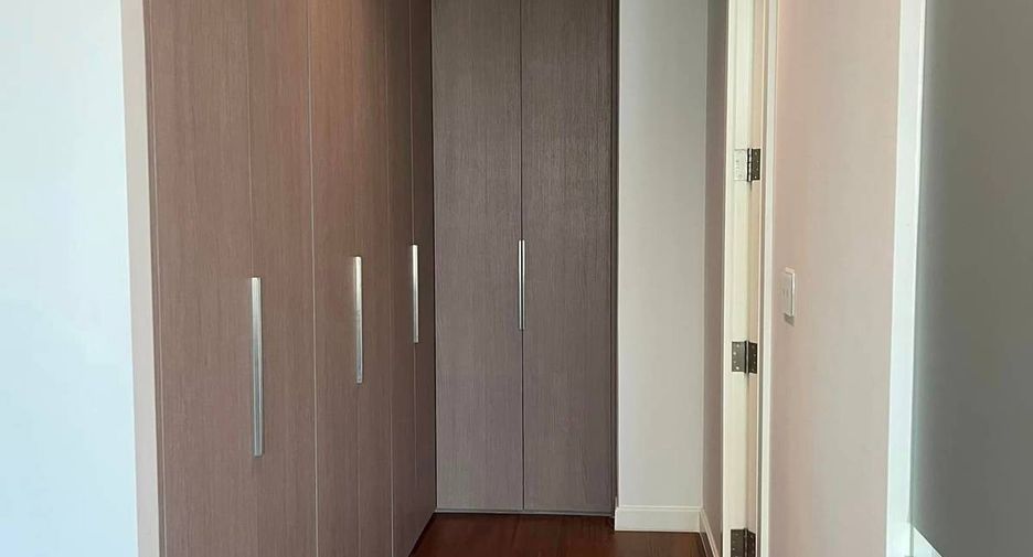 For rent 2 bedrooms condo in Pathum Wan, Bangkok