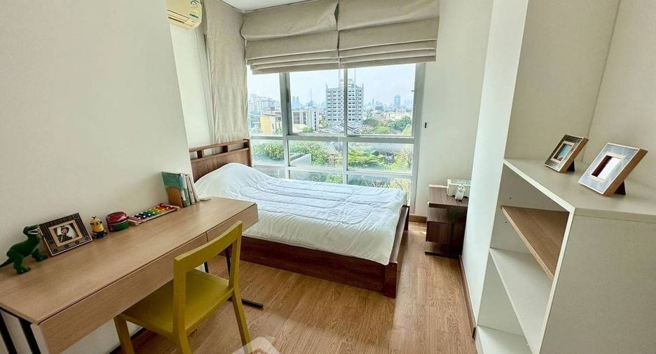 For rent 2 bedrooms condo in Phaya Thai, Bangkok