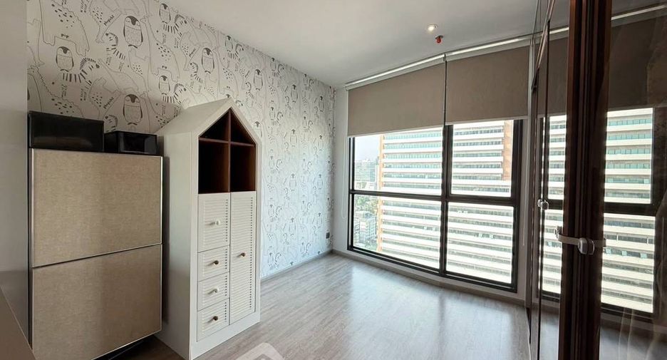 For rent 2 bedrooms condo in Watthana, Bangkok