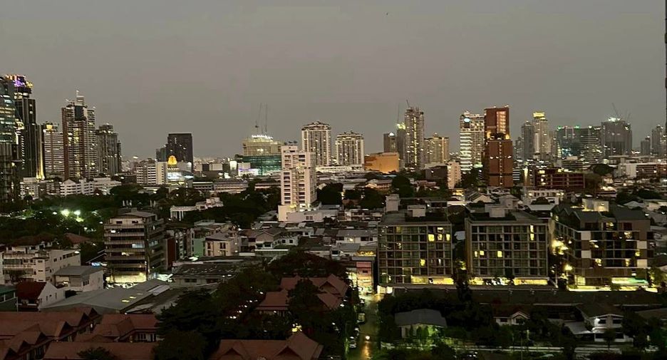 Condo en alquiler de 1 habitaciones en Khlong Toei, Bangkok