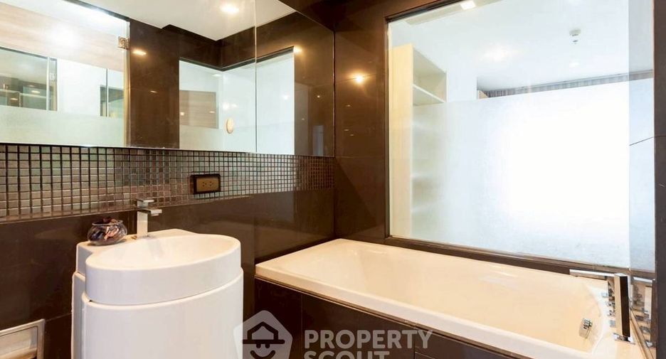 Condo en alquiler de 2 habitaciones en Phra Khanong, Bangkok