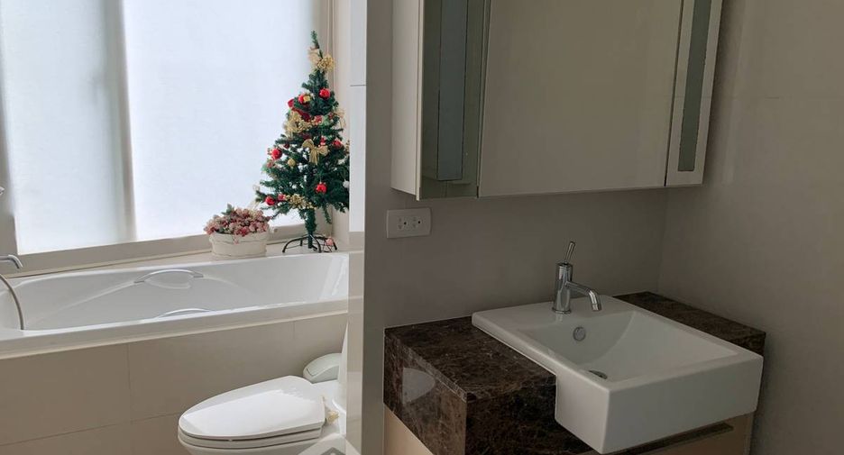 For rent 2 bedrooms condo in Khlong Toei, Bangkok