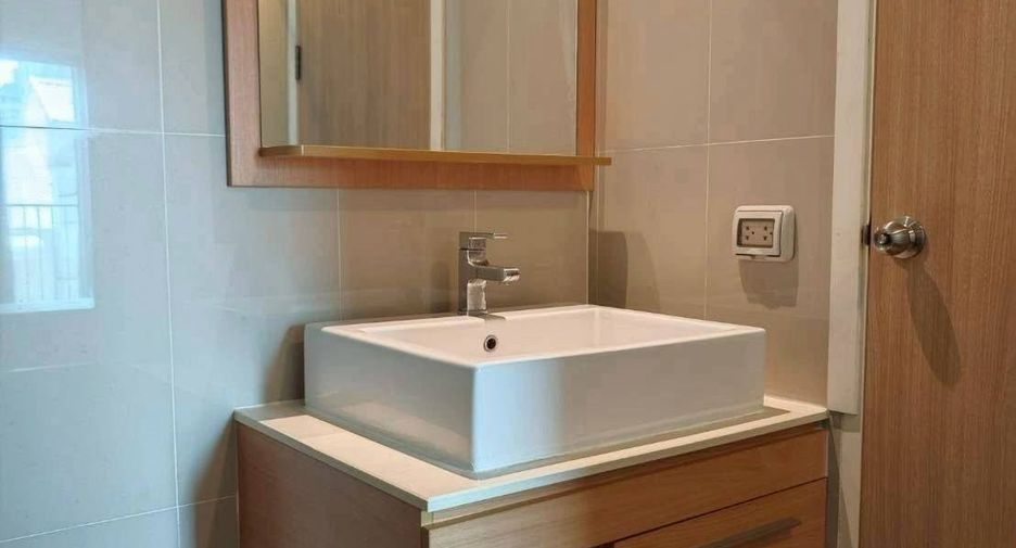 For rent 1 bed apartment in Watthana, Bangkok