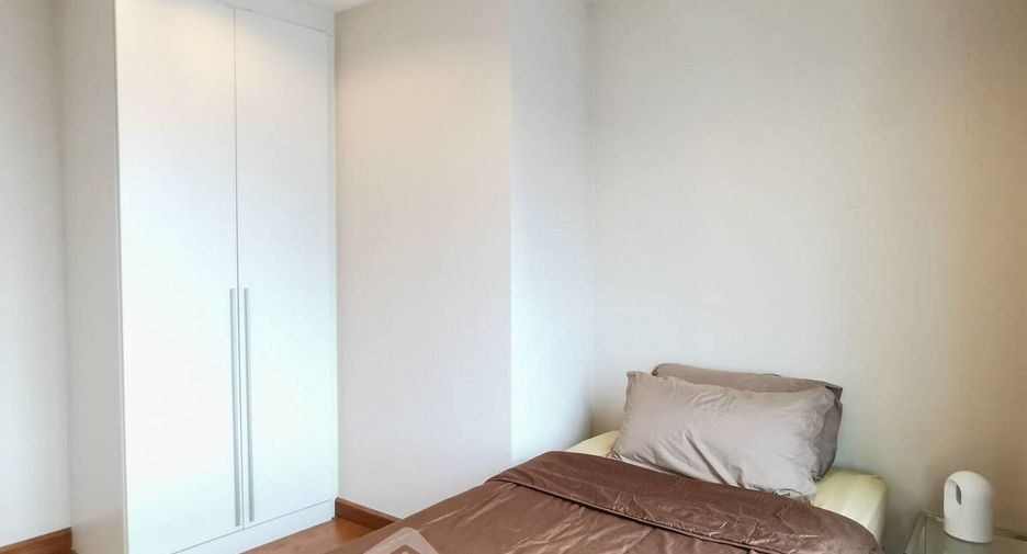 For rent 3 bedrooms condo in Huai Khwang, Bangkok