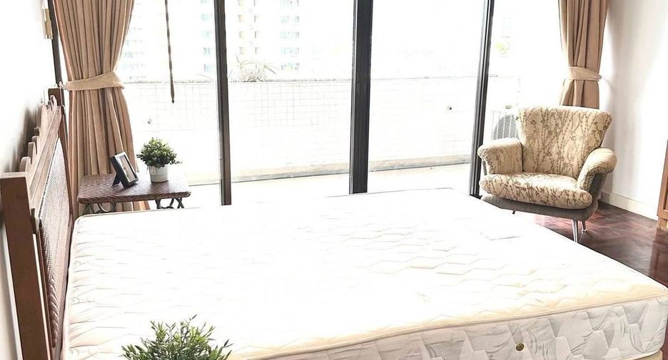 For rent 3 bedrooms condo in Watthana, Bangkok