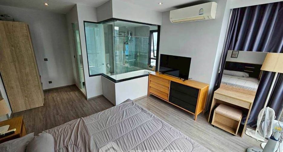 For rent 2 bedrooms condo in Watthana, Bangkok