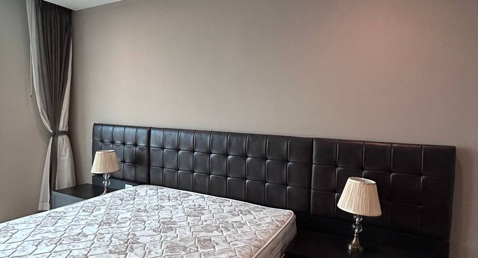 For rent 3 bedrooms condo in Khlong Toei, Bangkok