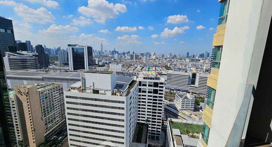For rent 2 bedrooms condo in Huai Khwang, Bangkok