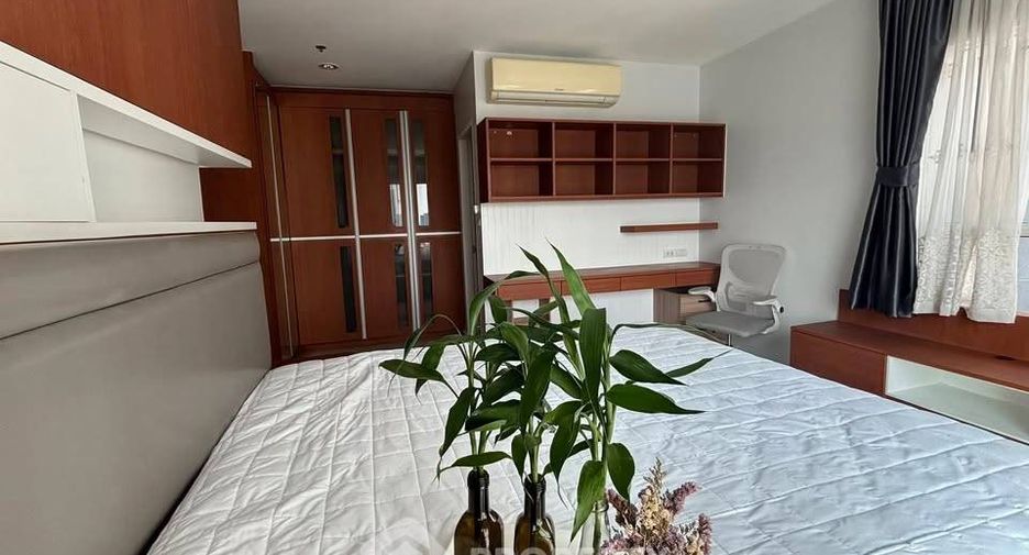 For rent 2 bedrooms condo in Khlong Toei, Bangkok