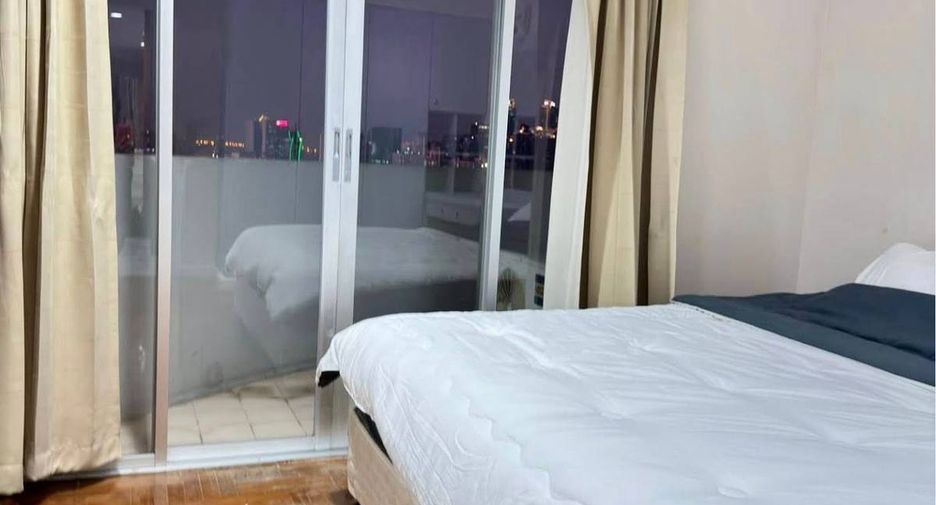 For rent 3 bedrooms condo in Watthana, Bangkok