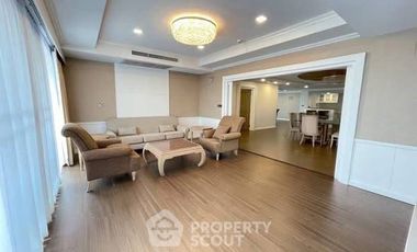 For rent 4 bedrooms condo in Watthana, Bangkok