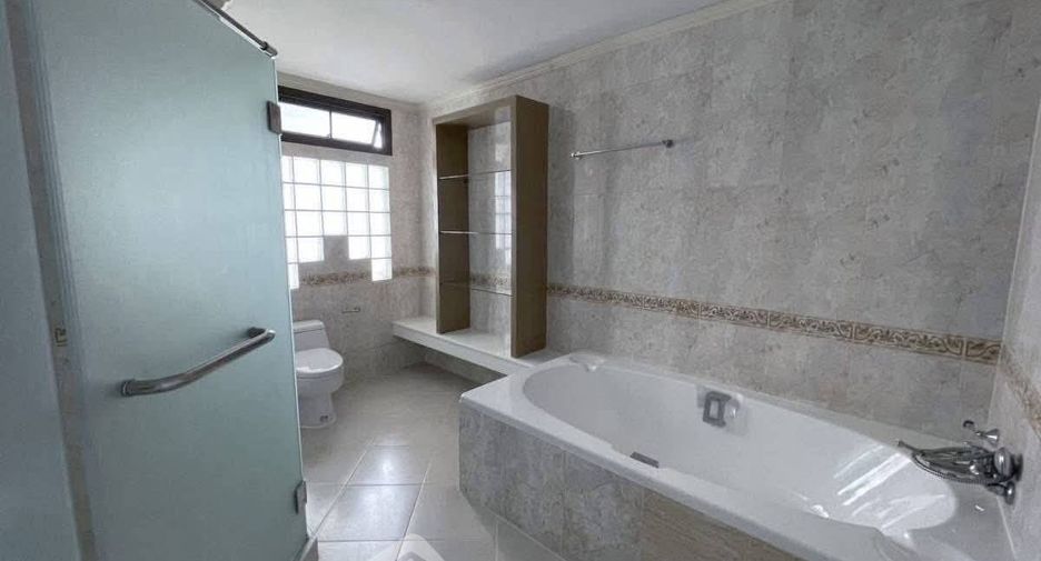 For rent 4 bedrooms condo in Watthana, Bangkok
