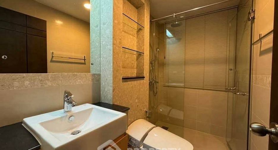For rent 3 bedrooms condo in Khlong Toei, Bangkok