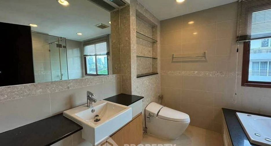For rent 3 bedrooms condo in Khlong Toei, Bangkok