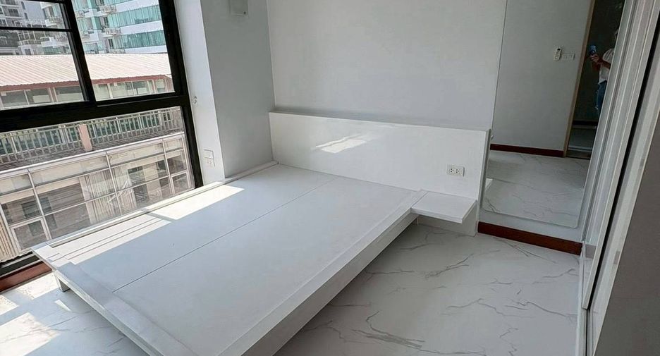 For rent 1 bed condo in Watthana, Bangkok