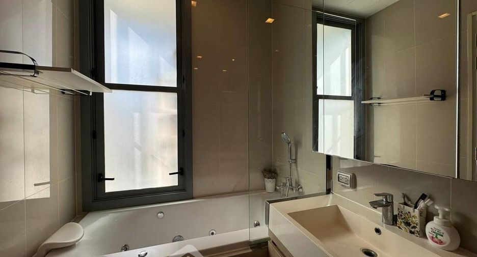 For rent 2 bedrooms condo in Watthana, Bangkok