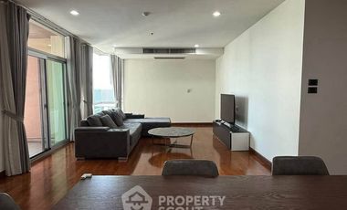 For rent 3 bedrooms condo in Pathum Wan, Bangkok