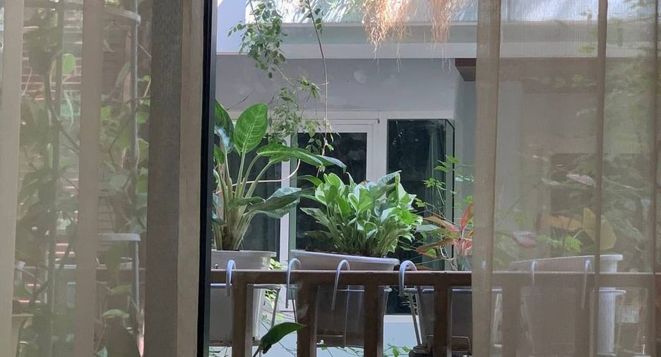 For rent 1 bed condo in Phra Khanong, Bangkok