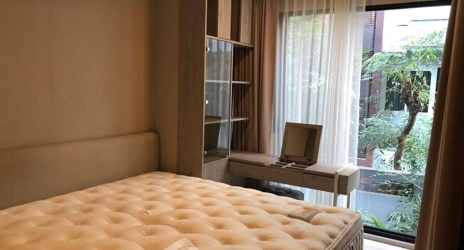 For rent 1 bed condo in Phra Khanong, Bangkok