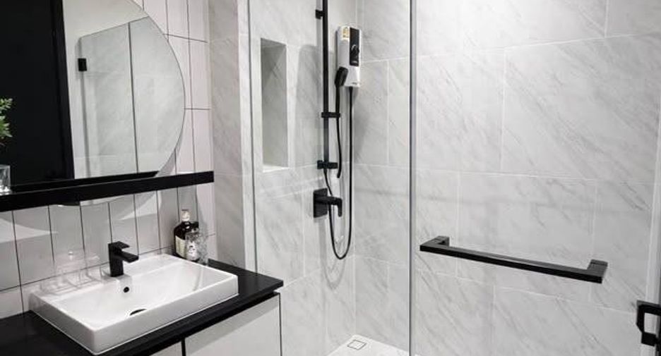 For rent 2 bedrooms condo in Khlong San, Bangkok