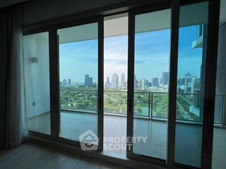 For rent 3 bedrooms condo in Pathum Wan, Bangkok
