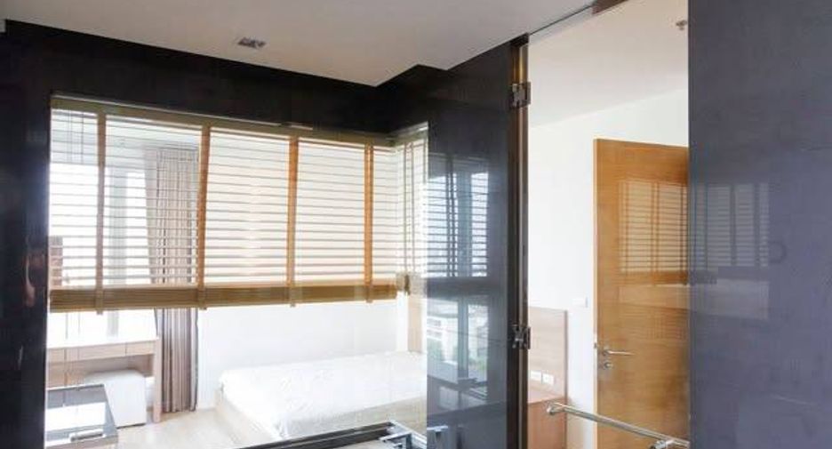 For rent 2 bedrooms condo in Phra Khanong, Bangkok