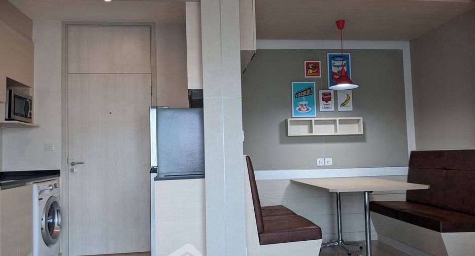 For rent 2 bedrooms condo in Huai Khwang, Bangkok